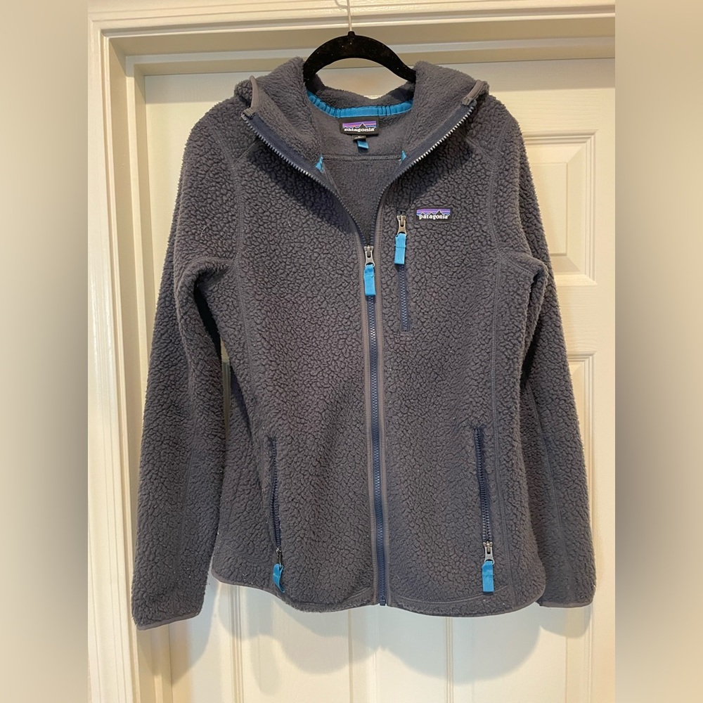Patagonia Women’s fleece zip up in navy